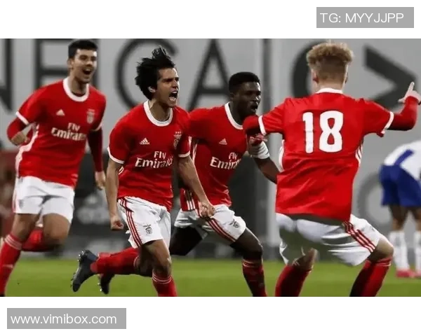 德甲精彩对决巴黎圣日耳曼大胜本菲卡乌龙球引发全场狂欢与转会猜测