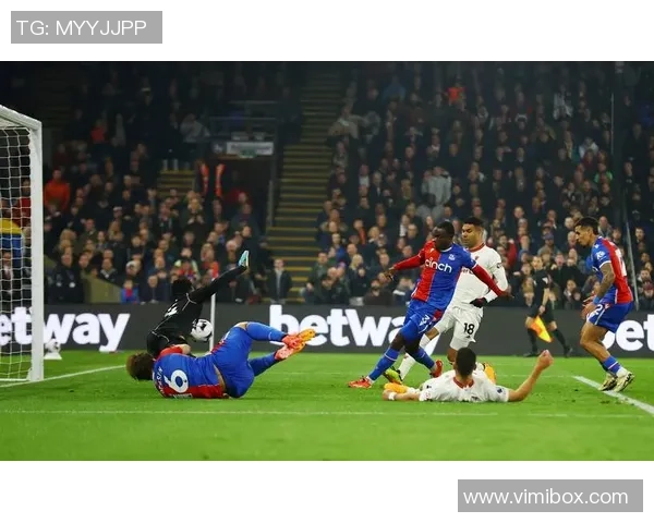 足总杯惊天逆转里昂狂胜曼城红牌争议引发全场热议